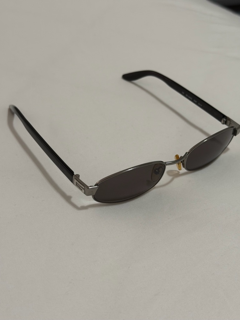 Vintage Gucci Women’s Oval Black Lens Metal Sunglasses - Picture 5 of 10